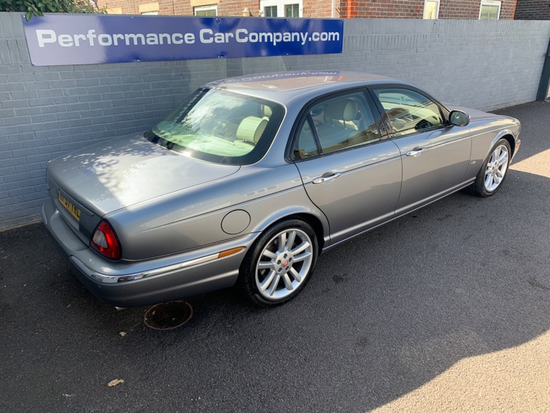 JAGUAR XJR