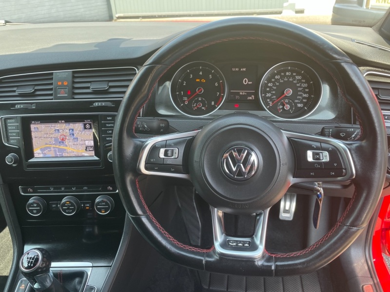 VOLKSWAGEN GOLF