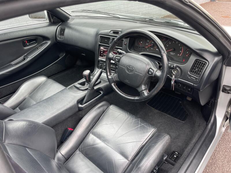 TOYOTA MR2