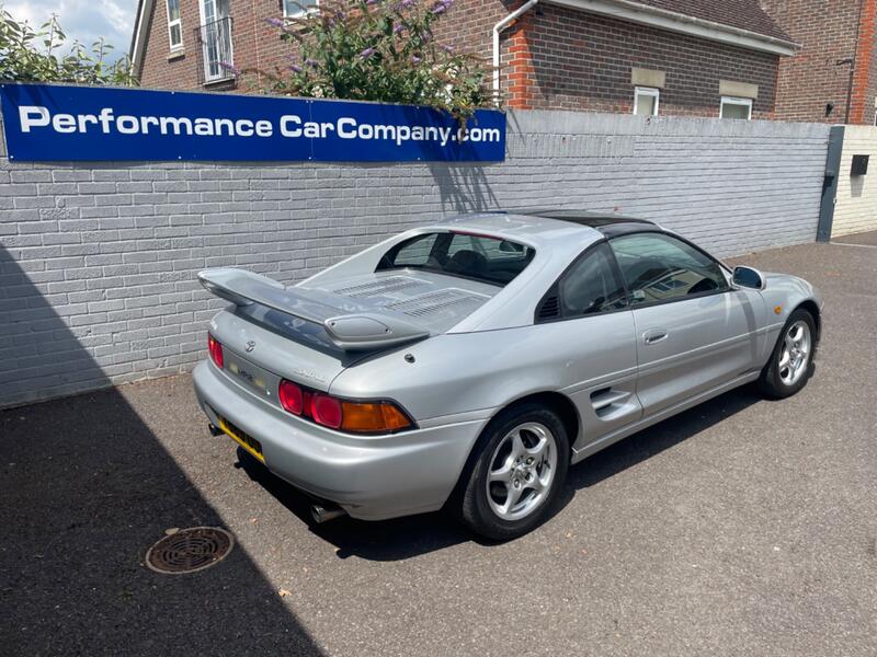 TOYOTA MR2